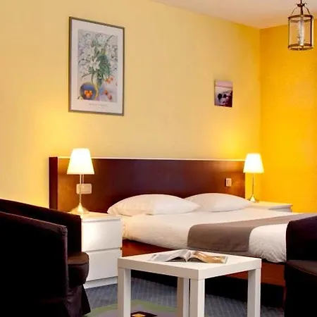 Le Troncais Hotel